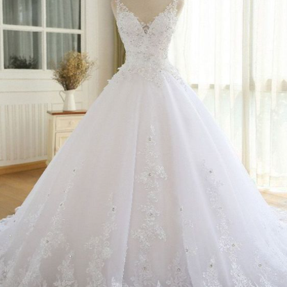 V-neck Ball Gown Wedding Dresses With Beaded