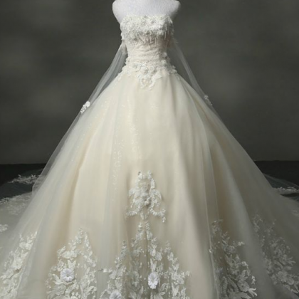 A-line Strapless Tulle Wedding Dres..