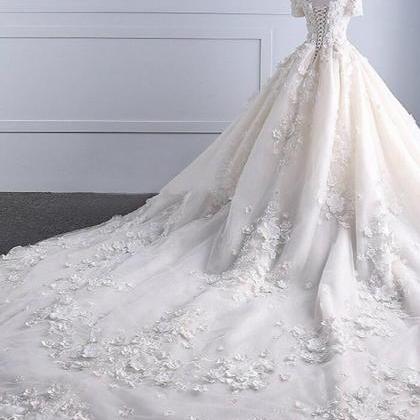 Gorgeous Luxurious And Beautiful Wedding Dress
