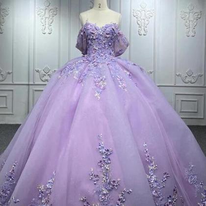 Elegant Lilac Quinceanera Dress With Flowers Ball..