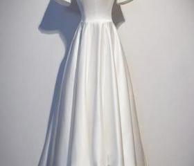 Slim-fit Cute White Lace-Up Back Short Satin Ruffled Sleeveless Prom Dress main image 0