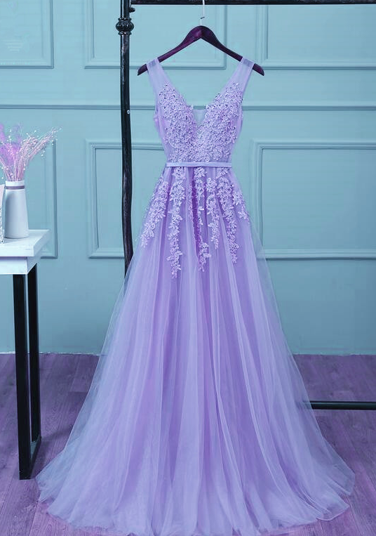 Light Purple Tulle V-neckline Applique And Beaded Junior Prom Dress