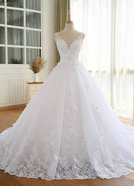 Beauty Tulle V-neck Neckline Ball Gown Wedding Dresses With Beaded Lace Appliques