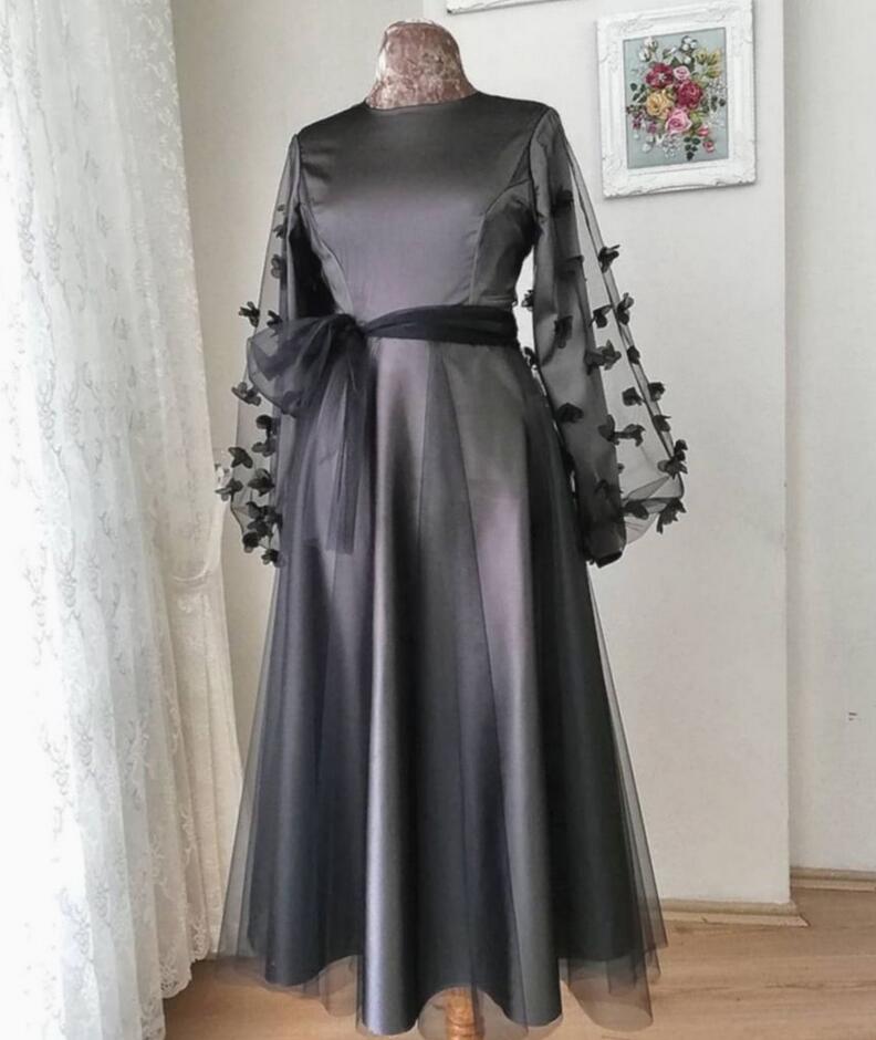 Elegant Dark Grey Long-sleeved Gown Dress
