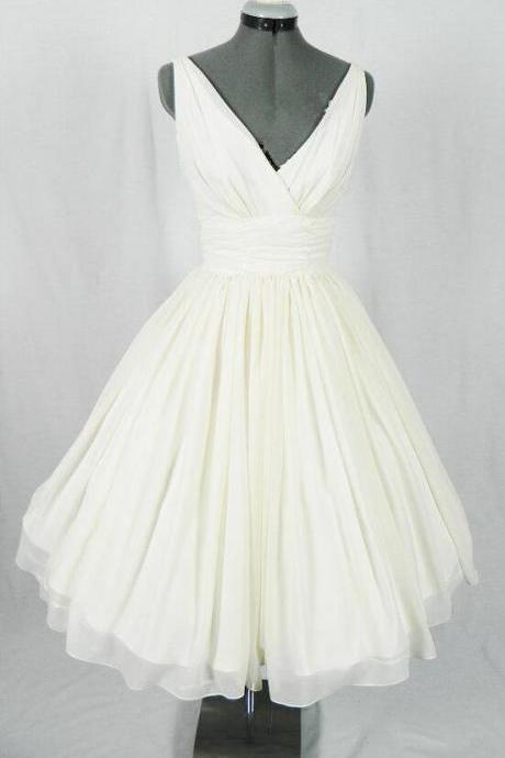V-Neck Ivory Simple Short Homecoming Dresses,The Charming Chiffon Homecoming Dress,Wedding Dresses, Heomcoming Dresses