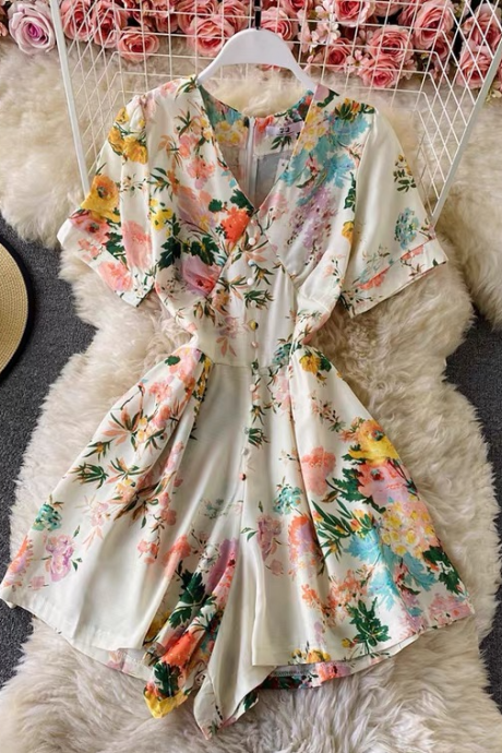 New style, loose, V-neck, floral flounces, puffy sleeves, wide leg shorts