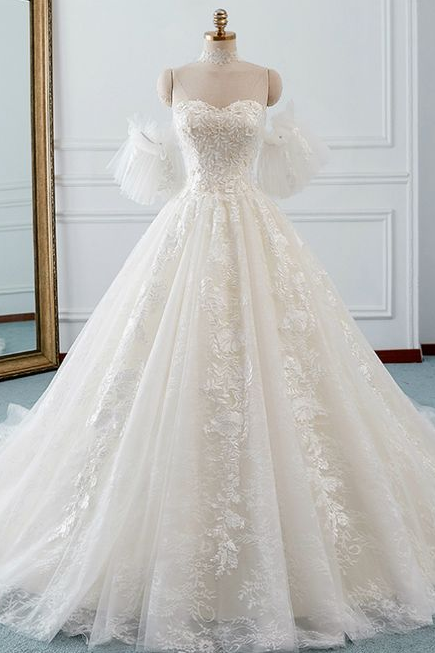 Sweetheart Neck Appliques Ivory Ball Gown Tulle Wedding Dress