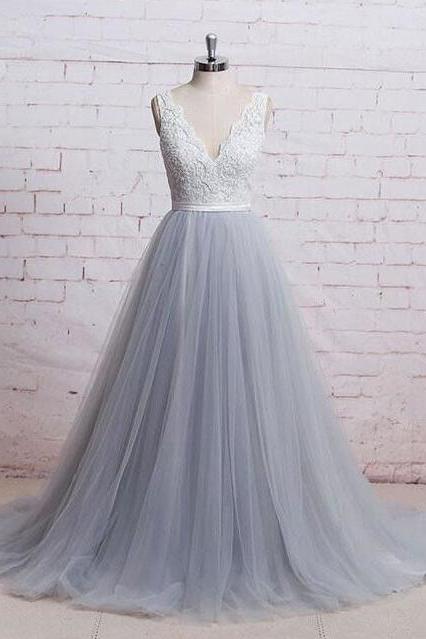 Elegant Gray V-neck Tulle Lace Prom Dress
