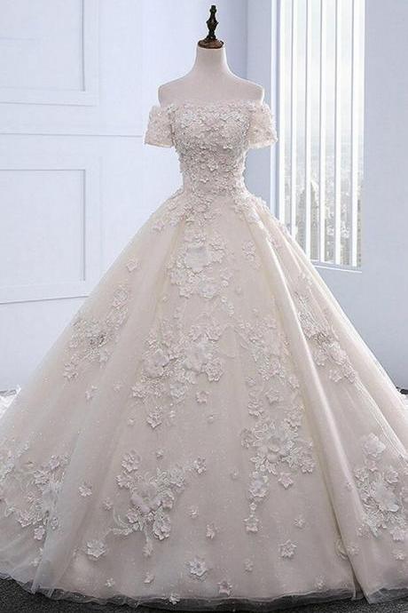 Gorgeous Luxurious and beautiful wedding dress