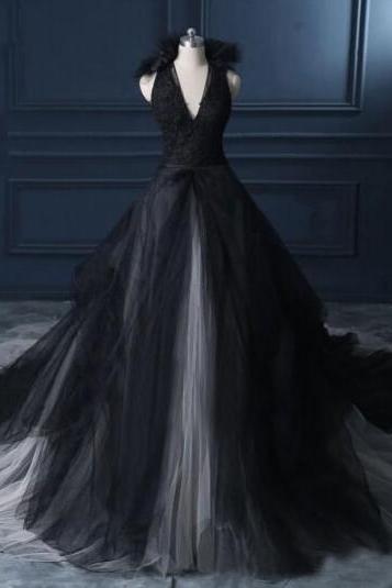 Vintage Black And White Wedding Dresses Gothic V Neck Sleeveless Lace Appliques