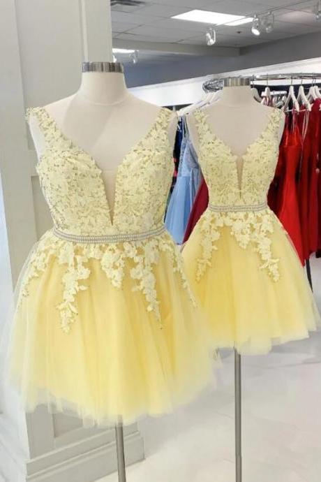 Sexy Yellow V Neck Tulle Lace Short Homecoming Dresses