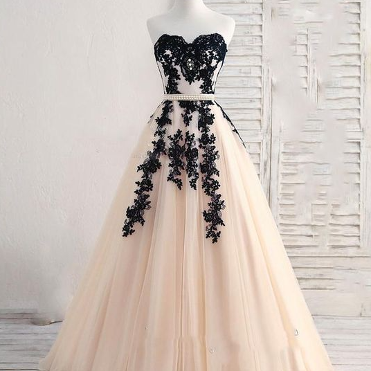 formal mini dress Cobalt Mac Duggal 11661 Short Fitted Sequin Cocktail White Winter Flowering Heather Size:UK 12 / US 8 / EU 40 details:Embroidery